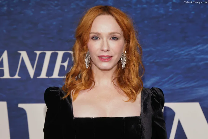 Christina Hendricks photo 24 of 2758