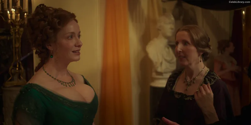 Christina Hendricks photo 4 of 2758