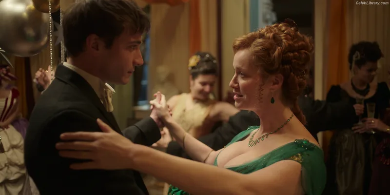 Christina Hendricks photo 7 of 2758