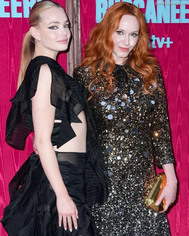 Christina Hendricks photo 16 of 2758