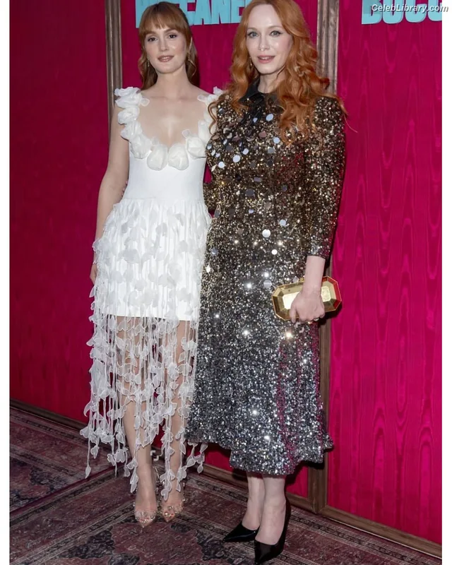 Christina Hendricks photo 22 of 2758