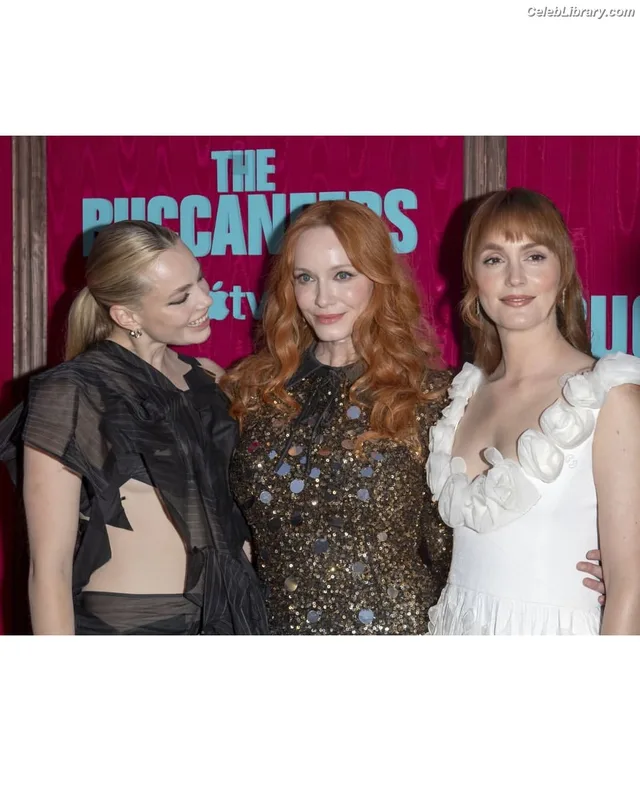 Christina Hendricks photo 23 of 2758