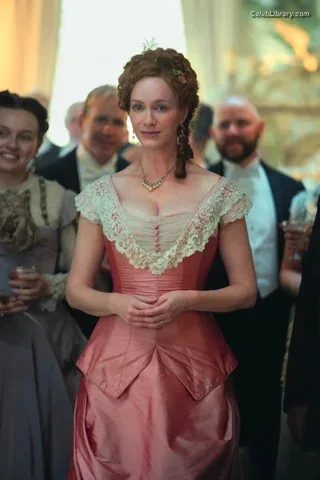 Christina Hendricks photo 15 of 2758