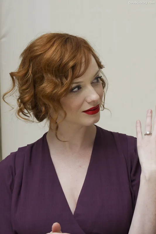 Christina Hendricks photo 16 of 2758