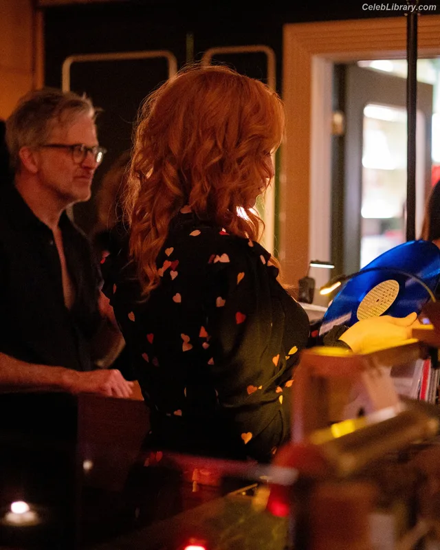 Christina Hendricks photo 3 of 2758
