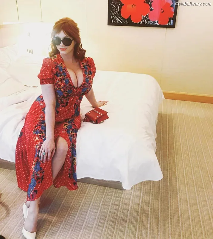 Christina Hendricks photo 5 of 2758