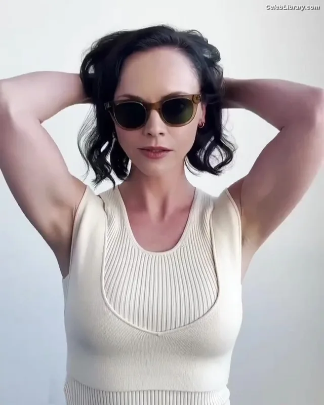 Christina Ricci photo 18 of 160