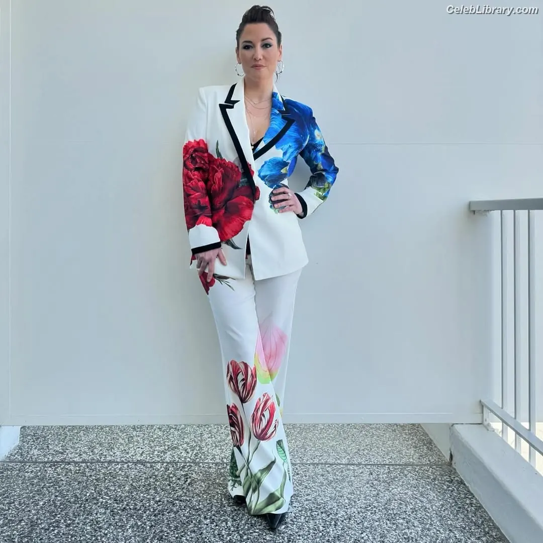 Chyler Leigh photo 23 of 127