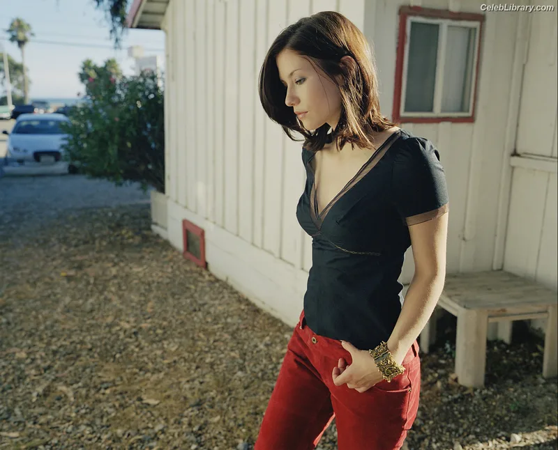 Chyler Leigh photo 3 of 128