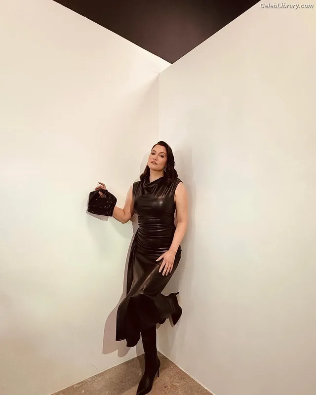 Chyler Leigh photo 14 of 128