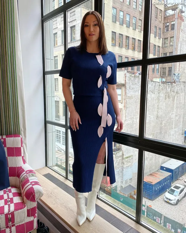 Chyler Leigh photo 17 of 128
