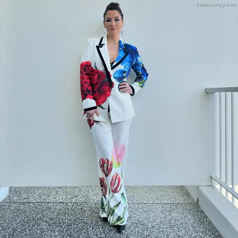Chyler Leigh photo 23 of 128