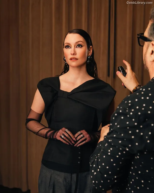 Chyler Leigh photo 11 of 128