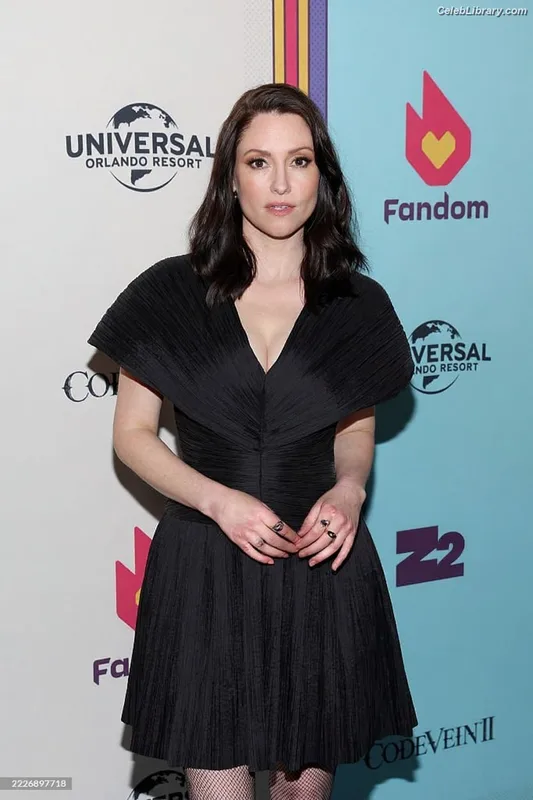 Chyler Leigh photo 17 of 128