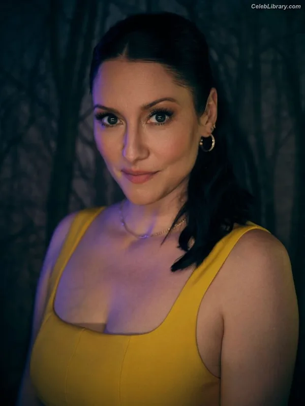 Chyler Leigh photo 18 of 128