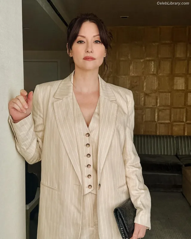Chyler Leigh photo 4 of 128