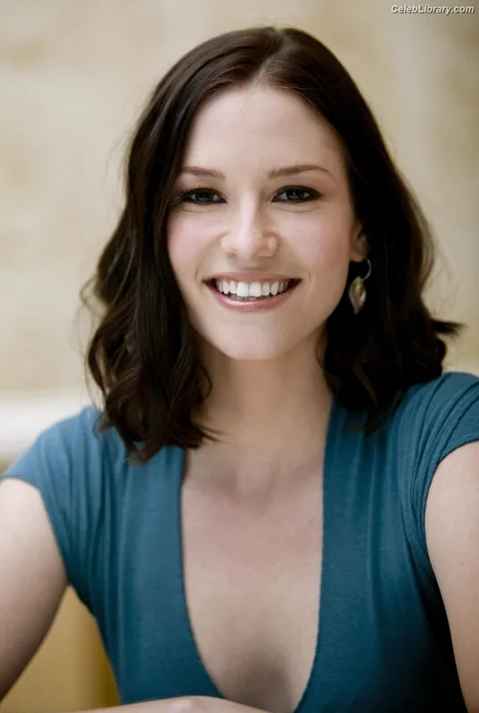 Chyler Leigh photo 7 of 128