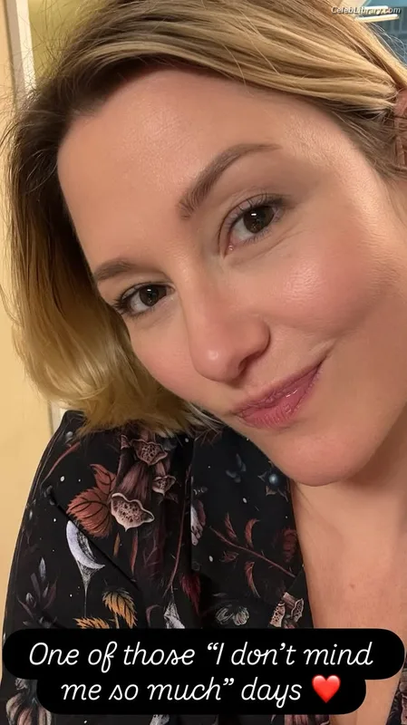 Chyler Leigh photo 1 of 128