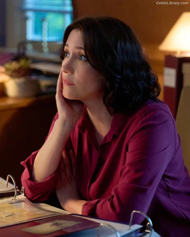 Chyler Leigh photo 14 of 128