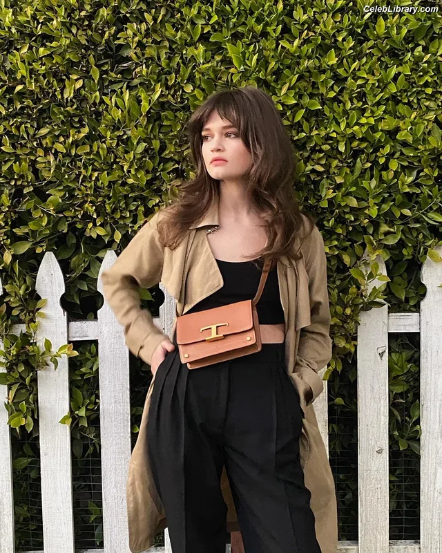 Ciara Bravo photo 4 of 126