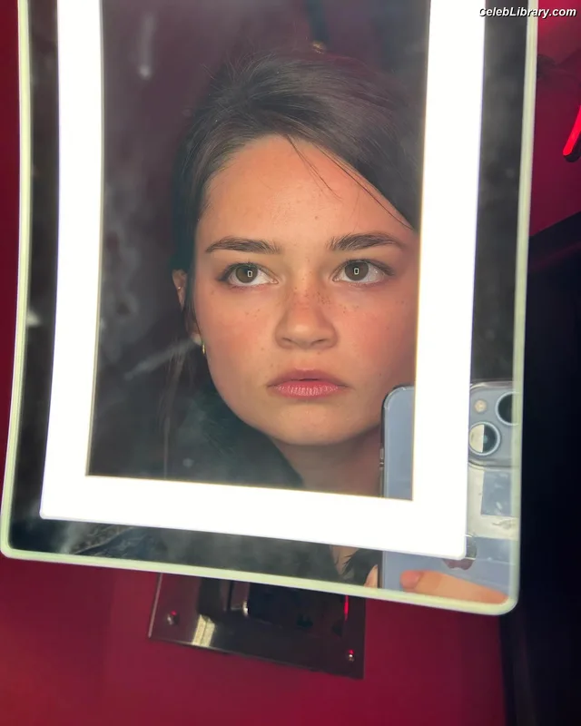 Ciara Bravo photo 17 of 126