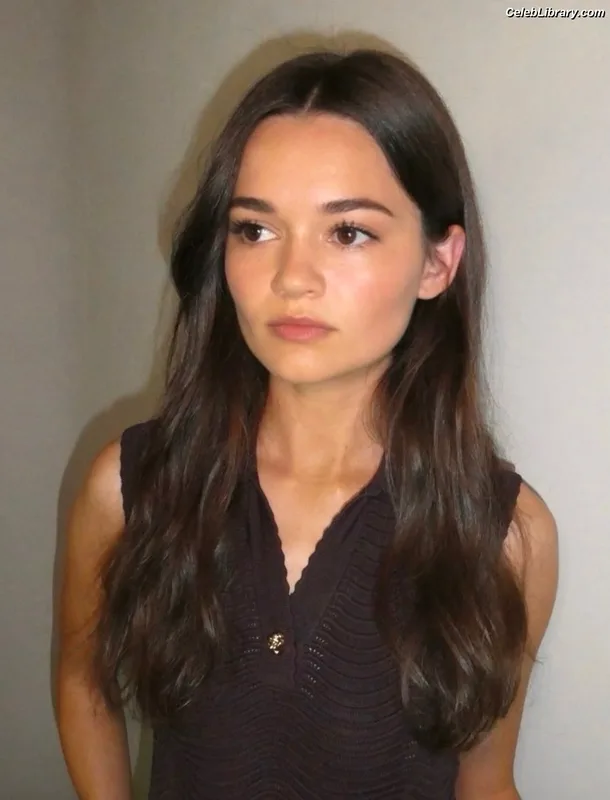Ciara Bravo photo 2 of 126