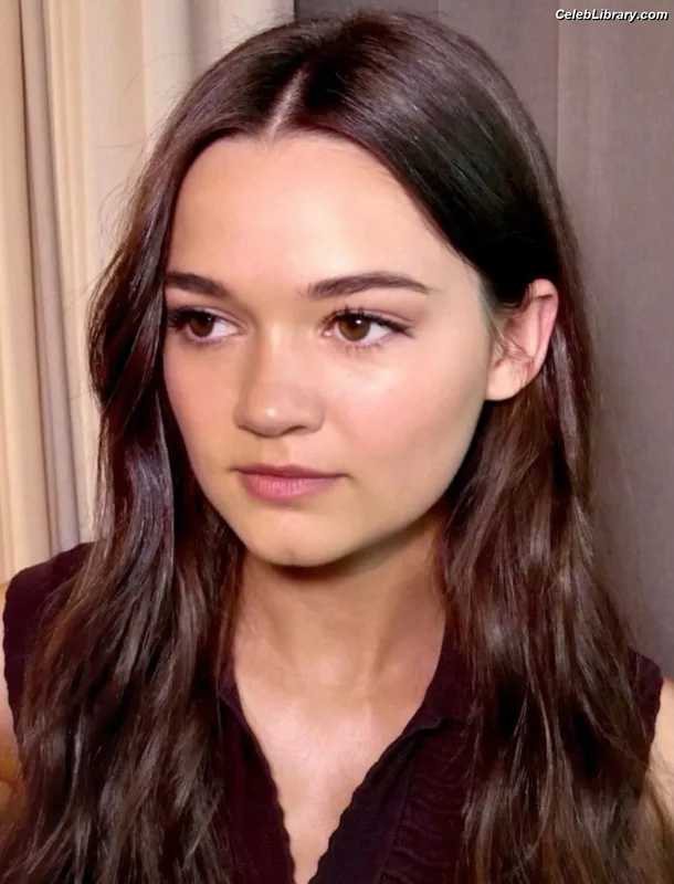 Ciara Bravo photo 3 of 126