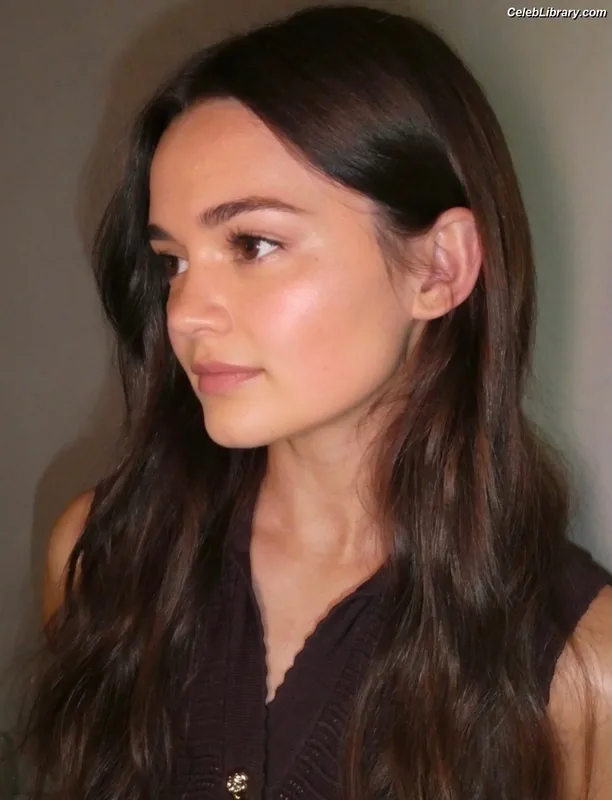 Ciara Bravo photo 5 of 126