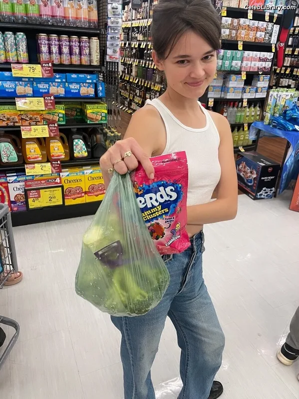 Ciara Bravo photo 6 of 126