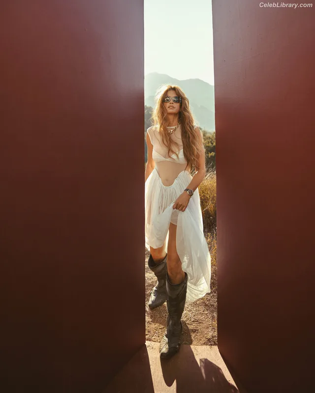 Cindy Crawford photo 3 of 117