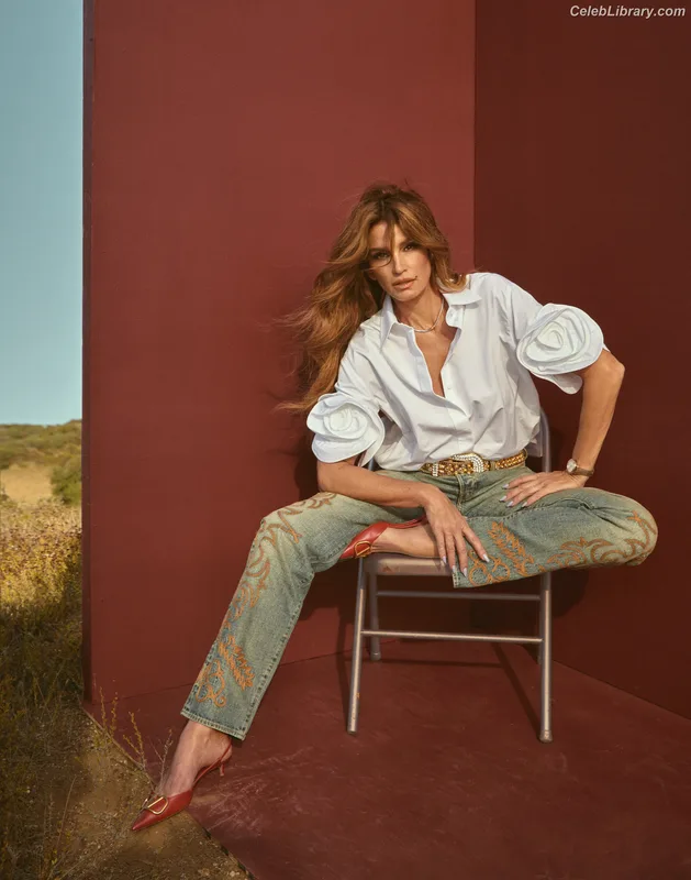 Cindy Crawford photo 4 of 117