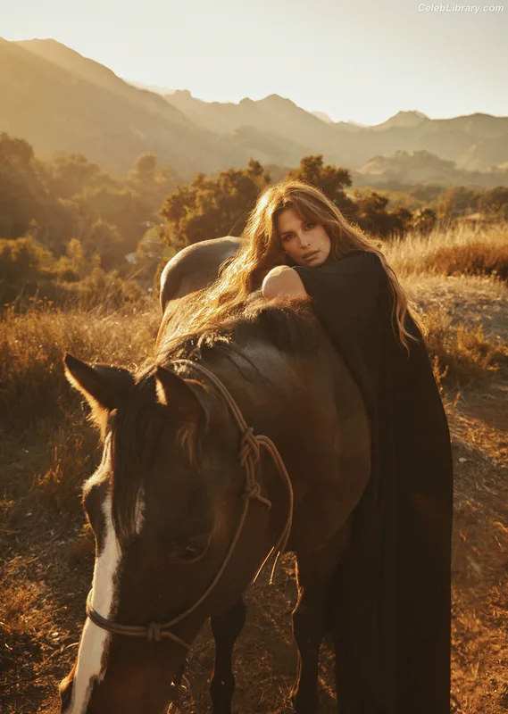 Cindy Crawford photo 5 of 117