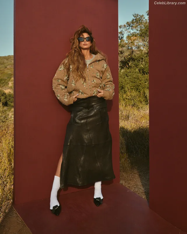 Cindy Crawford photo 7 of 117