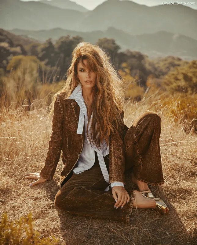 Cindy Crawford photo 11 of 117