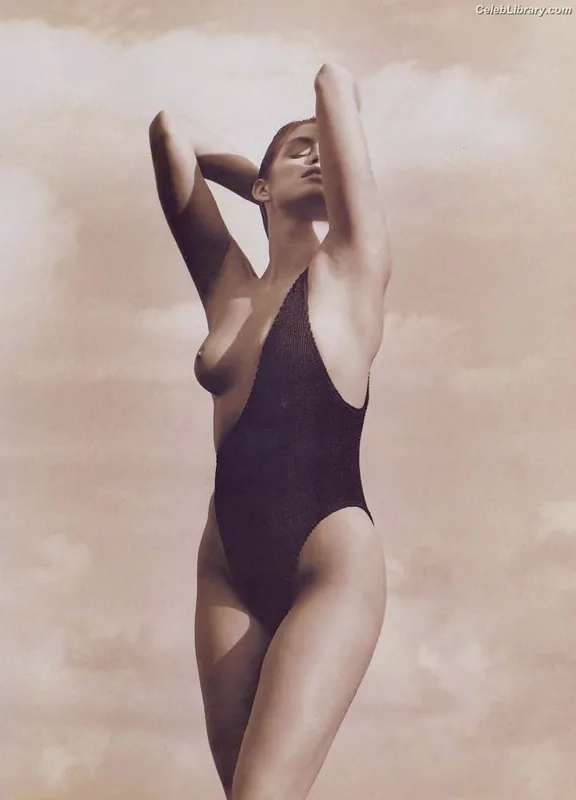 Cindy Crawford photo 8 of 117