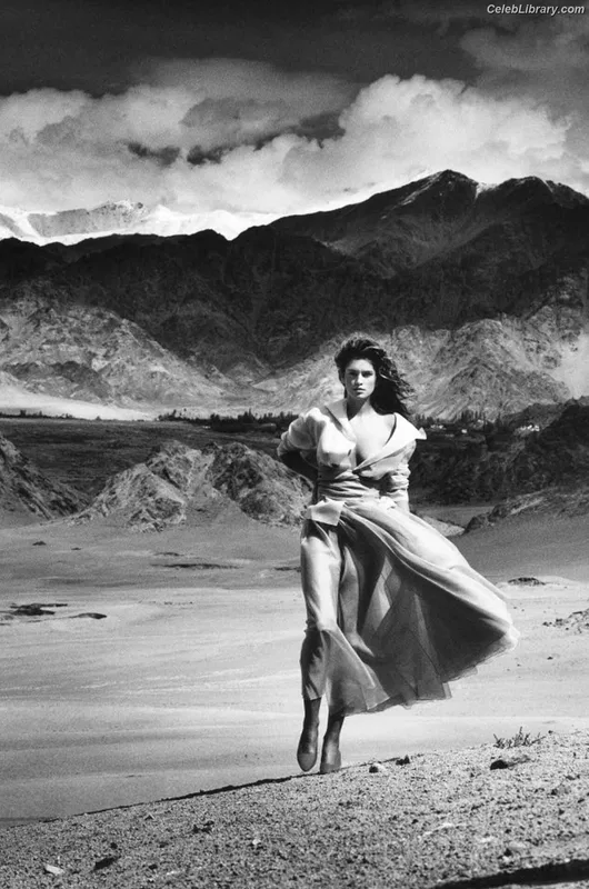 Cindy Crawford photo 13 of 117