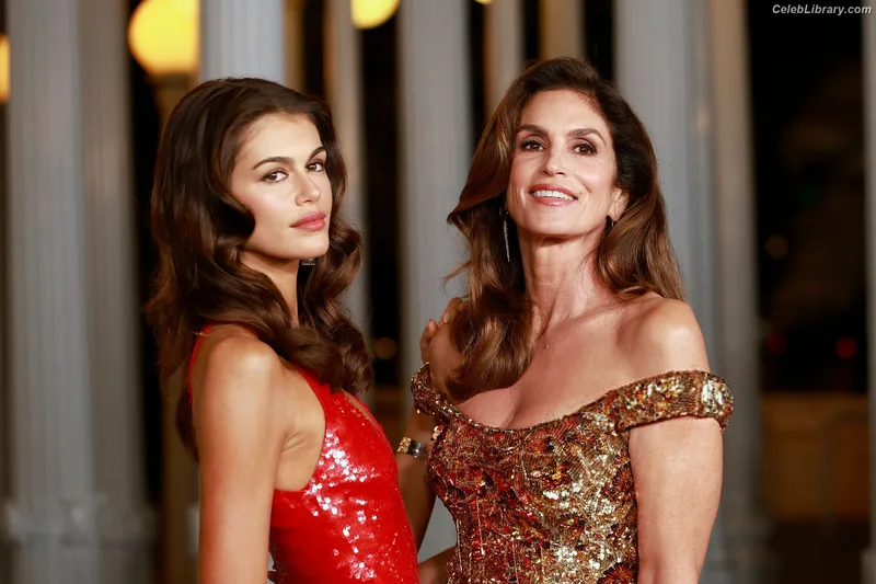 Cindy Crawford photo 18 of 117