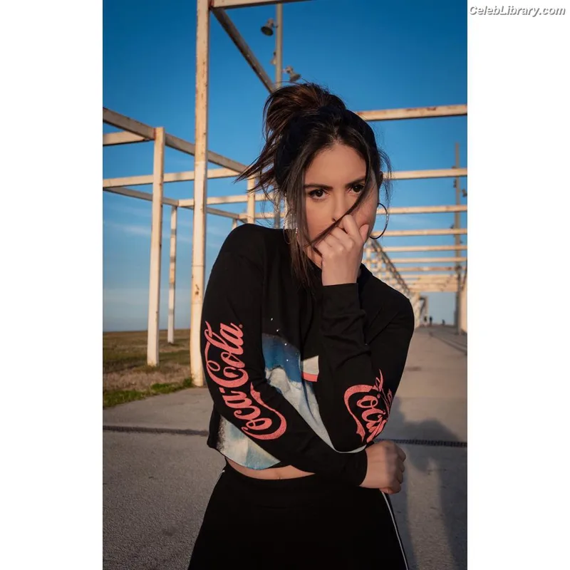 Cinthya Carmona photo 4 of 118