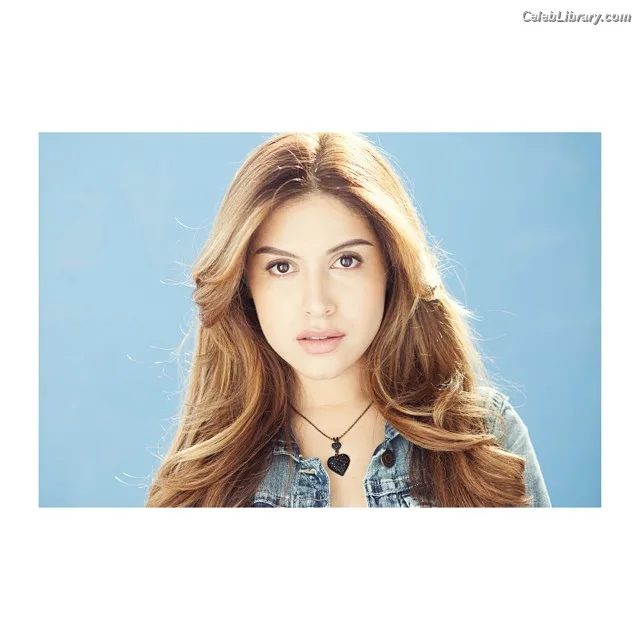 Cinthya Carmona photo 16 of 118