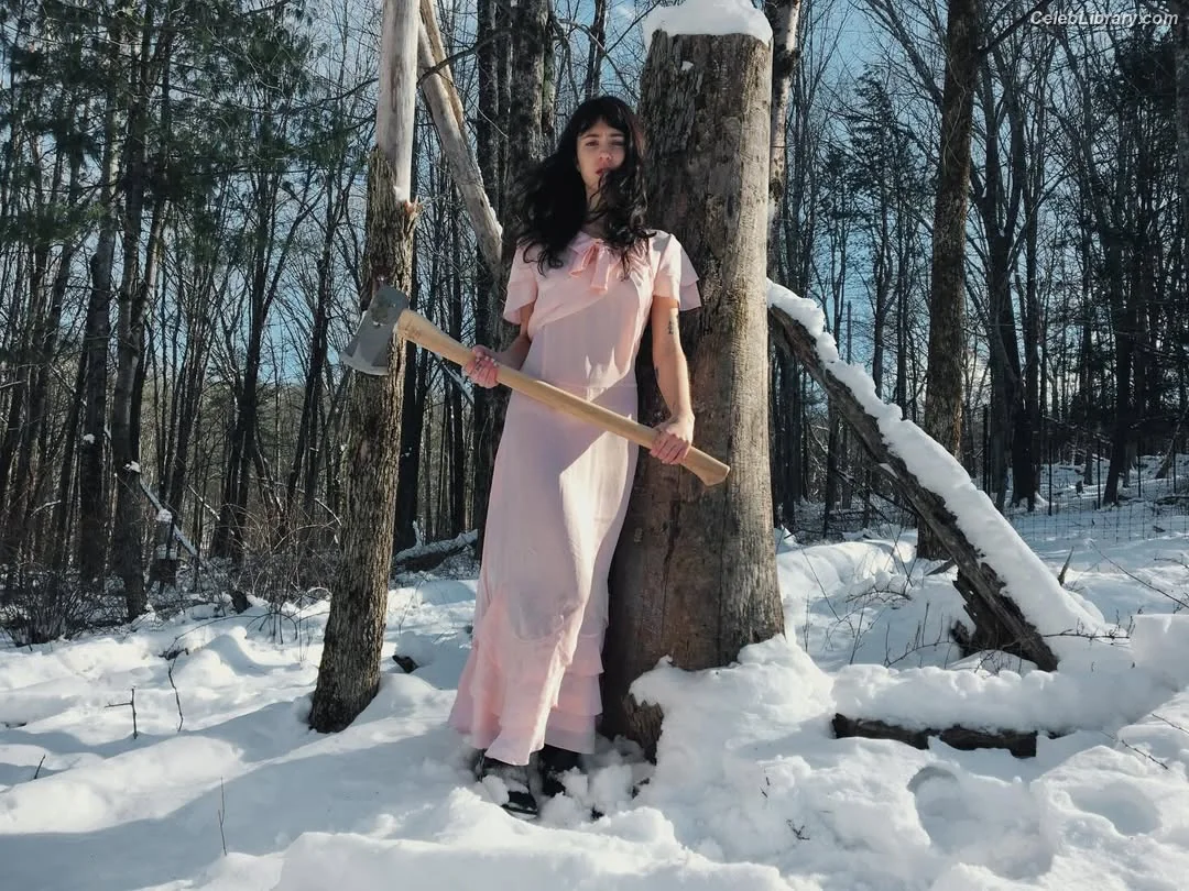 Claire Cottrill photo 19 of 548