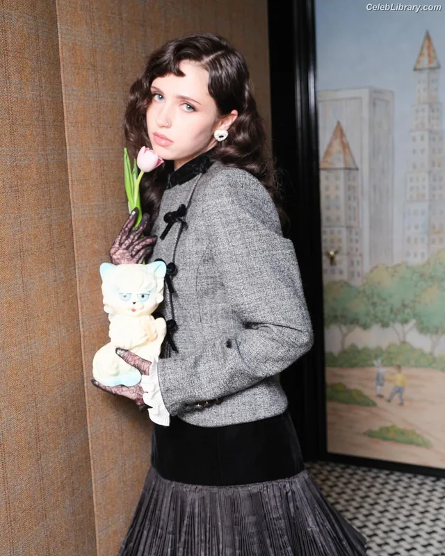 Claire Cottrill photo 15 of 549