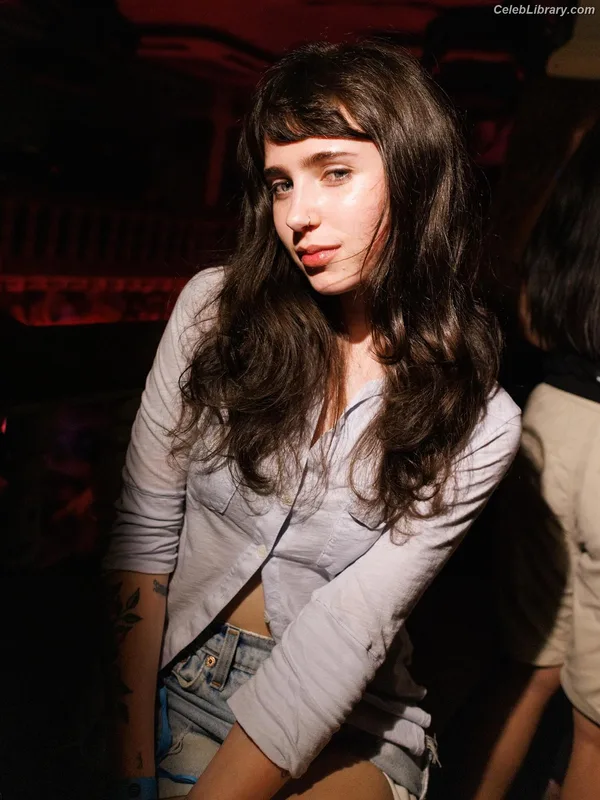 Claire Cottrill photo 20 of 549