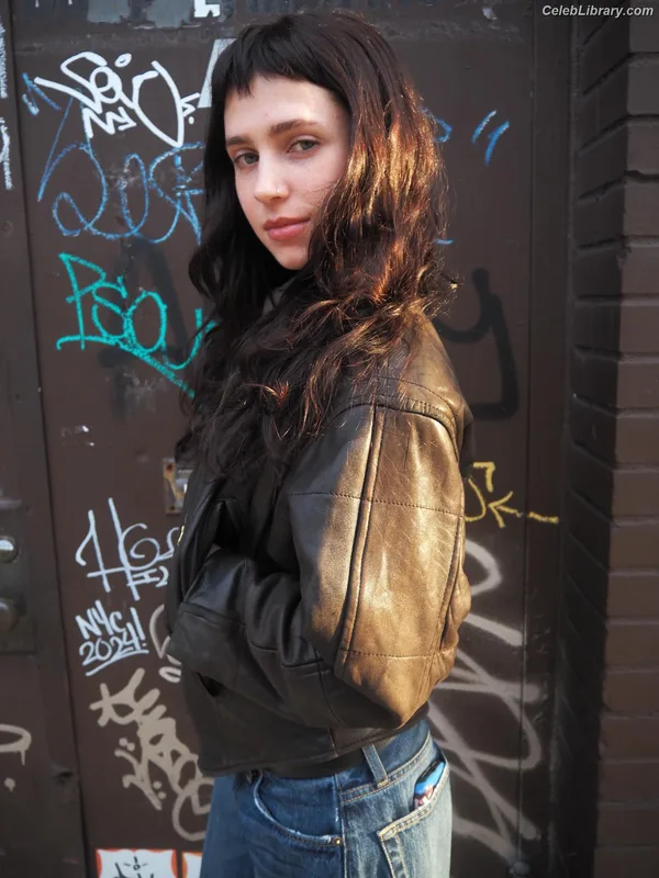 Claire Cottrill photo 8 of 549