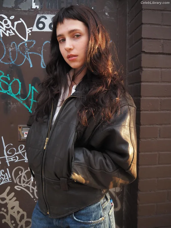 Claire Cottrill photo 9 of 549