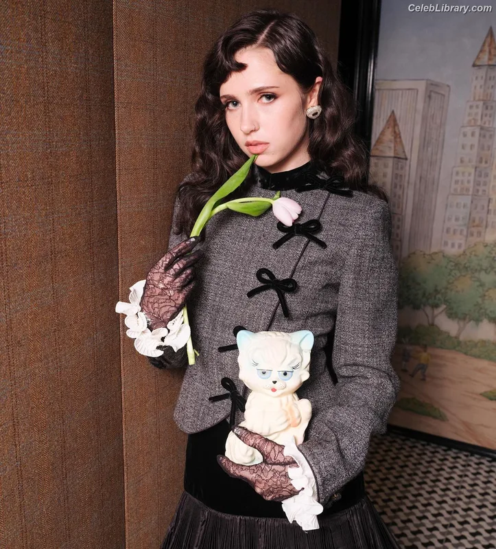 Claire Cottrill photo 24 of 549