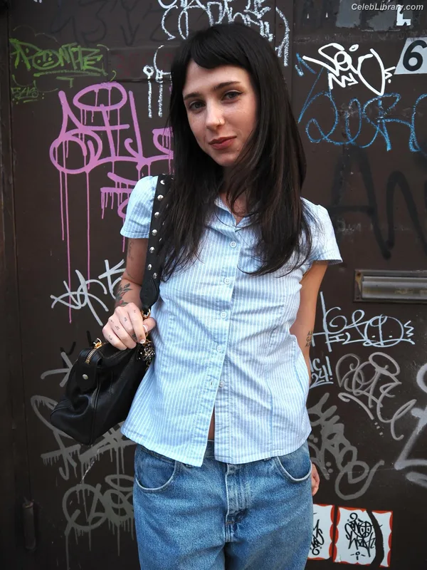 Claire Cottrill photo 11 of 549