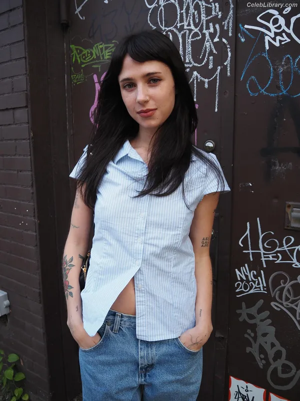 Claire Cottrill photo 12 of 549