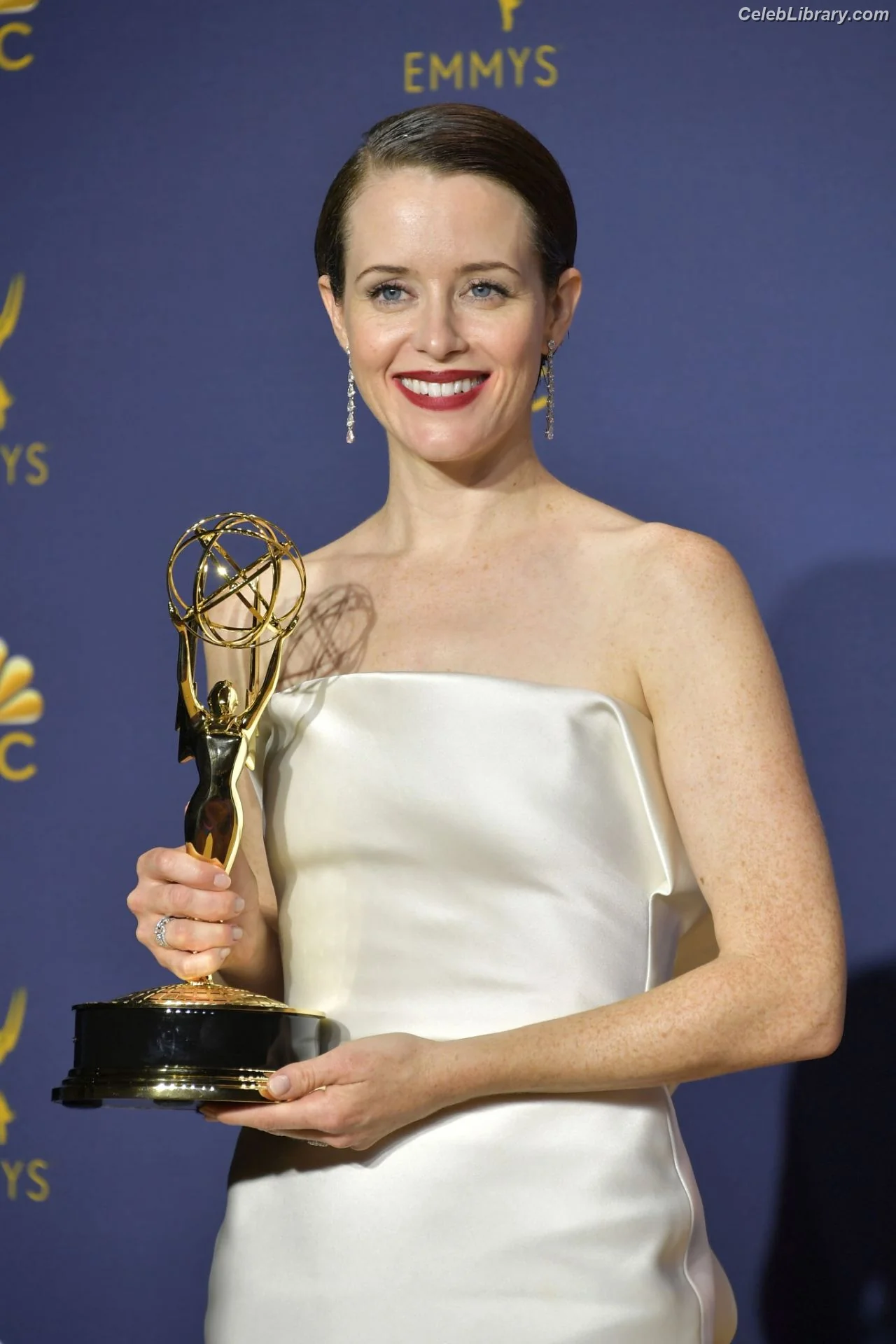 Claire Foy photo 7 of 58