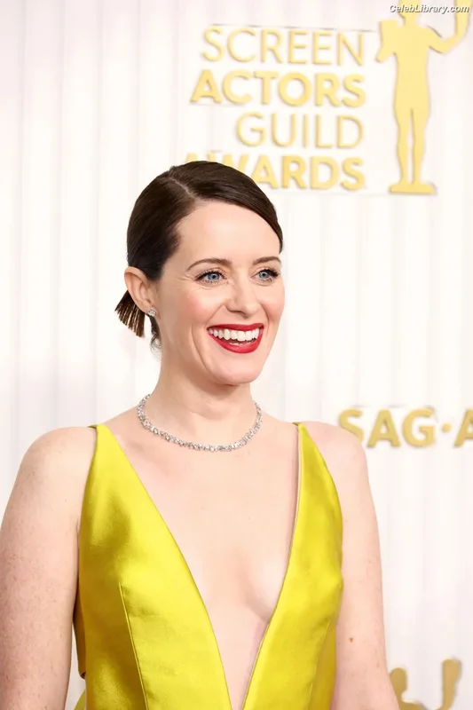 Claire Foy photo 2 of 59