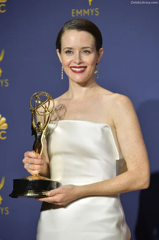 Claire Foy photo 7 of 59